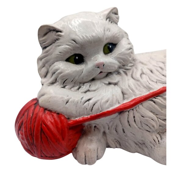 Vintage 11.5" White Persian Cat Green Eyes Figurine Playing With Red Yarn Statue - Picture 7 of 12